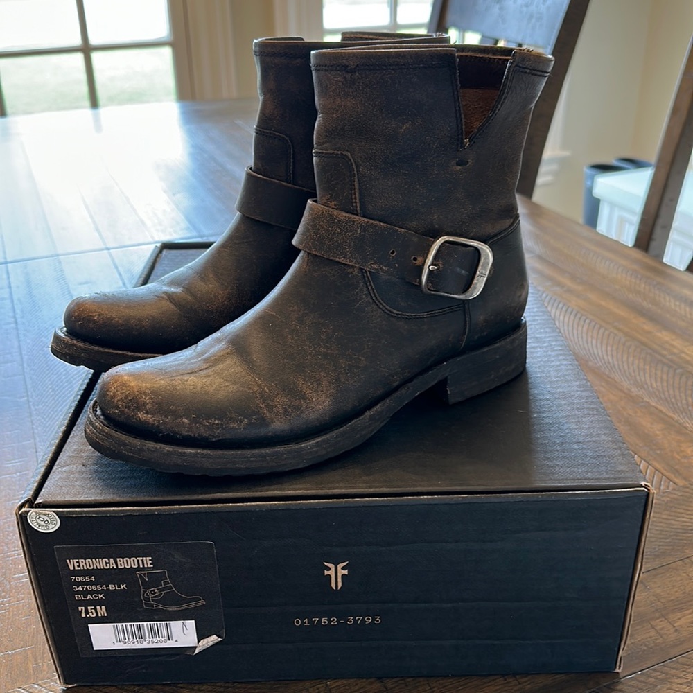 Frye Veronica booties size 7.5 EUC